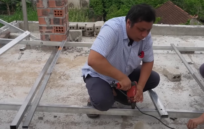 Anh Hậu có thể làm mọi việc như người bình thường