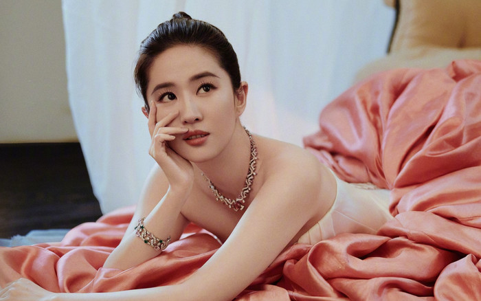 Ảnh cưới giờ mới được hé lộ của Lưu Diệc Phi và ông xã Ảnh 2