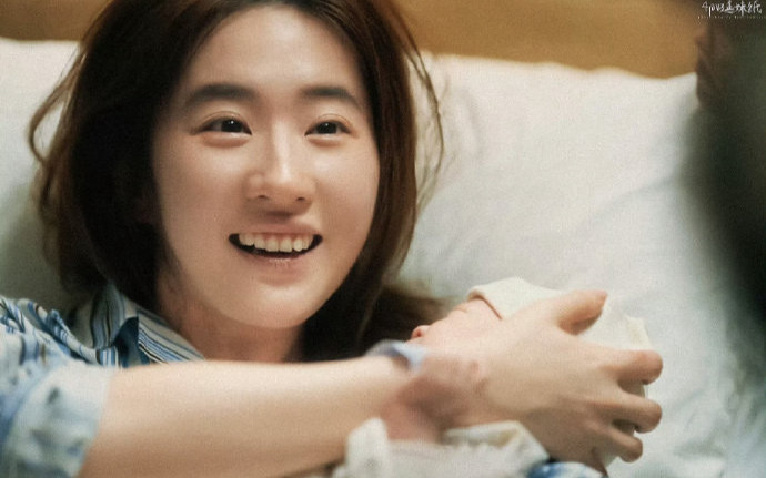 Cận cảnh nhan sắc bé Rồng con của Lưu Diệc Phi Ảnh 2