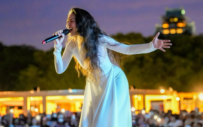 Gió thổi mạnh trong lúc biểu diễn, giọng hát Hiền Thục có bị ảnh hưởng? Ảnh 2