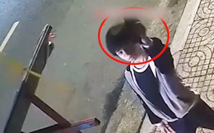 Diễn biến bất ngờ vụ bé trai phát hiện điện thoại bị bỏ quên rồi cất hộ Ảnh 2