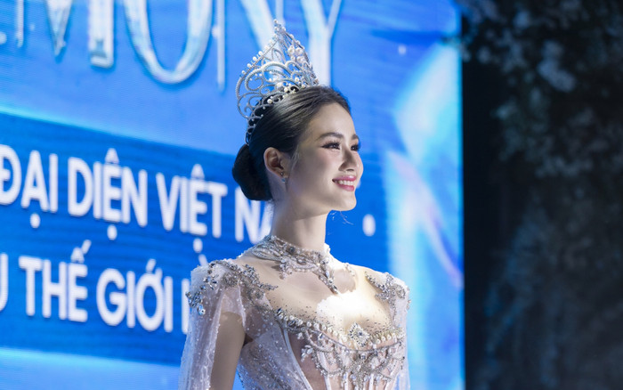 Hoa hậu Ý Nhi không được người tiền nhiệm trao sash dự thi Miss World Ảnh 2