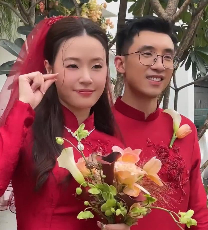 Sính lễ kim cương đắt đỏ của chú rể Minh Đạt.