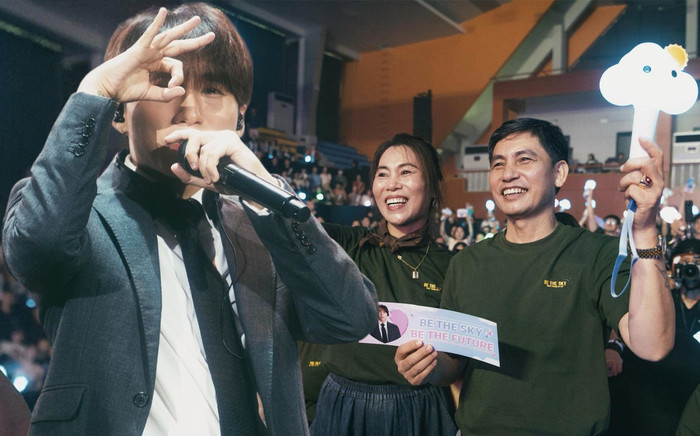 Bố mẹ Sơn Tùng phản ứng ra sao khi xem con trai trình diễn ca khúc mới? Ảnh 2