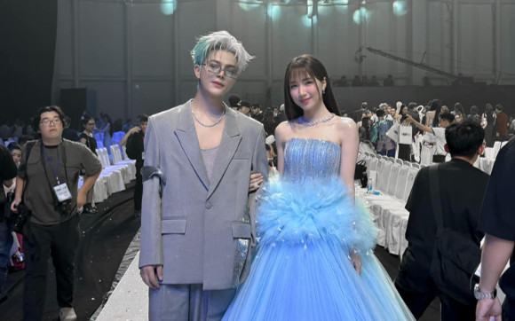 Hoà Minzy khoác tay một nam ca sĩ trẻ, tiếc nuối vì tuột mất vị trí đặc biệt Ảnh 2