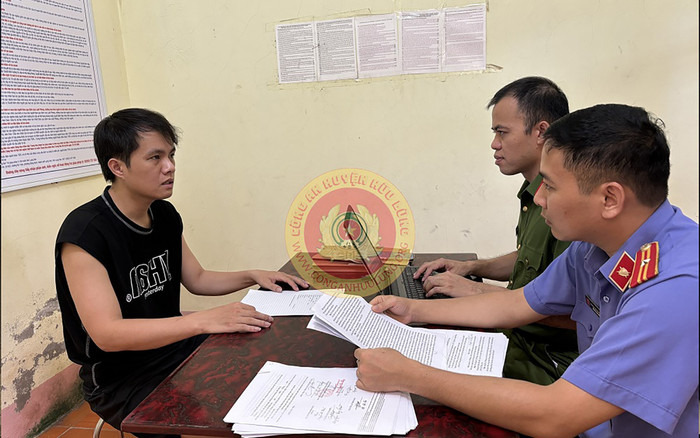 Trộm 50 chỉ vàng ở đền rồi mua xe máy làm quà sinh nhật cho người yêu Ảnh 2