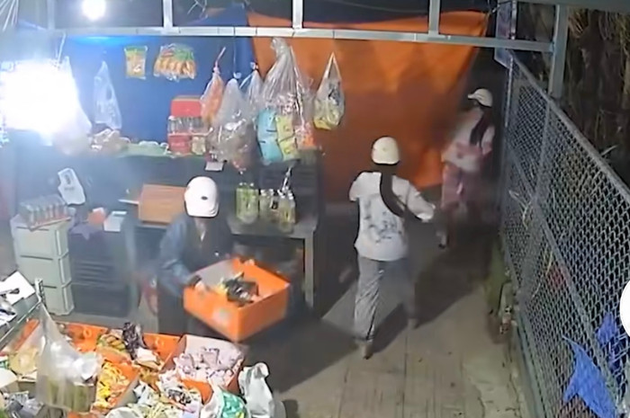 Và rời đi nhanh chóng sau đó.