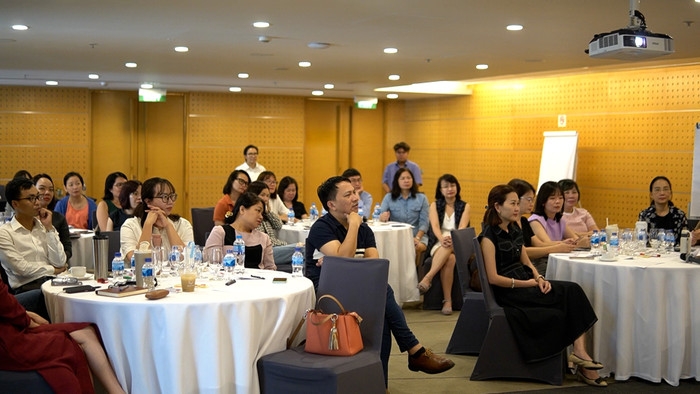 Một lớp học trí tuệ cảm xúc mới lạ thu hút nhiều nhà lãnh đạo trẻ.