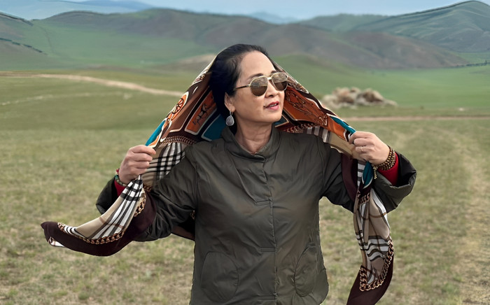 'Mẹ' diễn viên Hồng Đăng lộ diện cực đẹp lão, có tất cả ở tuổi U70 Ảnh 2