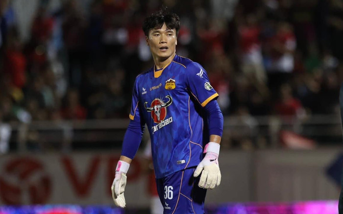 Thủ môn Bùi Tiến Dũng tạo hai cột mốc ấn tượng trong ngày nhận 5 bàn thua Ảnh 2