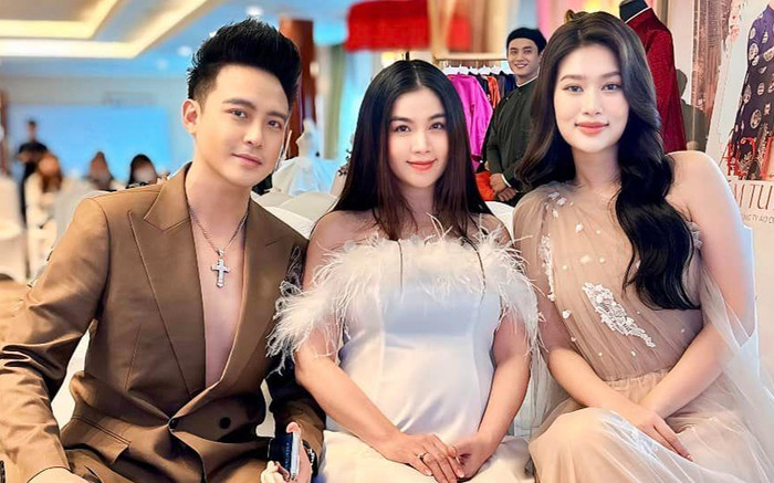 Kha Ly bế bụng bầu 8 tháng đọ sắc với hoa hậu Đoàn Thiên Ân, hơn 15 tuổi mà trẻ đến khó tin! Ảnh 2