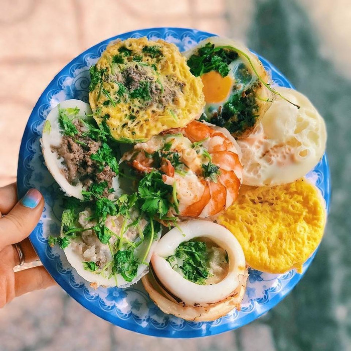 Bánh căn được xem đặc sản ở thành phố biển Nha Trang.