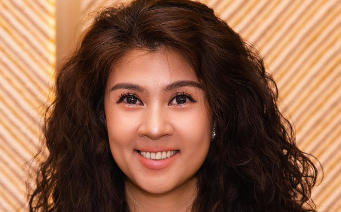 Diễn viên Kim Thư diện áo khoét sâu, gợi cảm sau 12 năm tay trắng ly hôn Ảnh 2