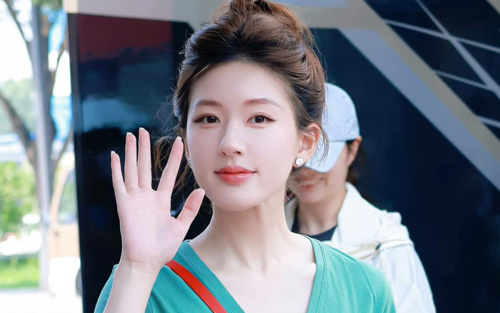 Triệu Lộ Tư bị chỉ trích vì lợi dụng người hâm mộ để kiếm lời Ảnh 2