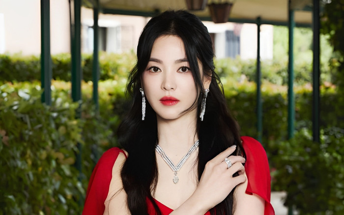 Một đại gia khét tiếng công khai tình cảm với Song Hye Kyo, hóa ra đã phải lòng nhau từ lâu Ảnh 2