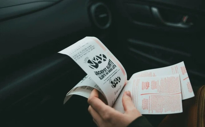 Cô gái trúng độc đắc, đổi đời với 320 tỷ đồng và câu chuyện cảnh giác phía sau Ảnh 2