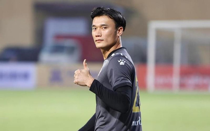 Thủ môn Bùi Tiến Dũng kém xa một đối thủ ở danh hiệu người gác đền hay nhất Ảnh 2