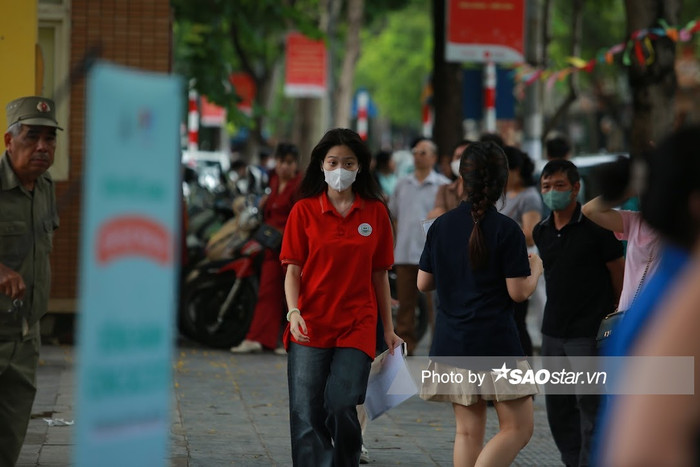 Sáng nay (27/6), hơn 1 triệu thí sinh làm bài thi Ngữ văn kỳ thi tốt nghiệp THPT 2024 Ảnh 4