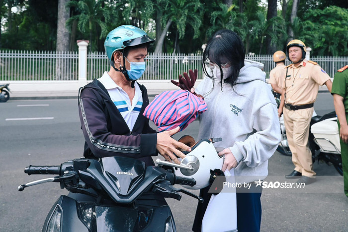 Những ngày này, cha mẹ luôn dành hết sự yêu thương và quan tâm đến các sĩ tử để các bạn thoải mái tâm lý và đầy đủ sức khoẻ, hoàn thành tốt những bài thi quan trọng
