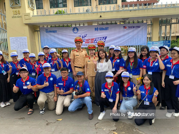 Ca sĩ Phương Mỹ Chi và Hoa hậu Bảo Ngọc tiếp sức mùa thi cho các sĩ tử 2K6 Ảnh 4