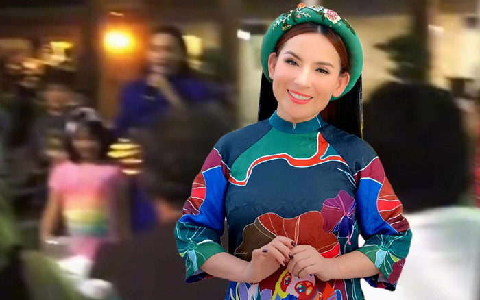 Clip Phi Nhung hát hội chợ khiến khán giả nghẹn ngào: 'Cứ tưởng mới hôm qua' Ảnh 2