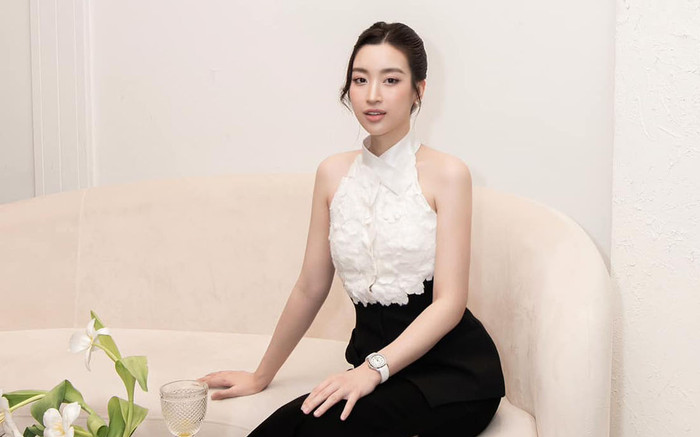 Đỗ Mỹ Linh tiết chế mặc hở hậu làm 'dâu hào môn' Ảnh 2