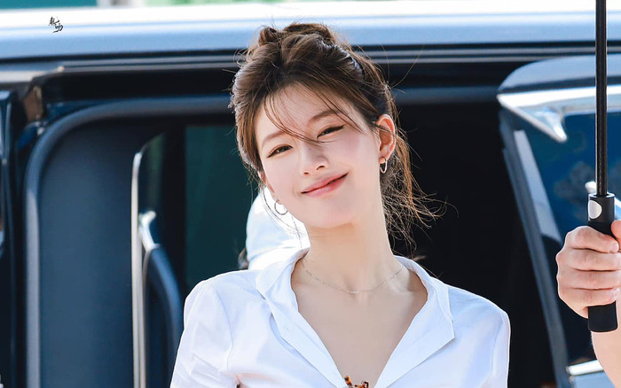 Anh trai và chị dâu Triệu Lộ Tư chính thức lộ diện, nhan sắc đỉnh thế nào? Ảnh 2