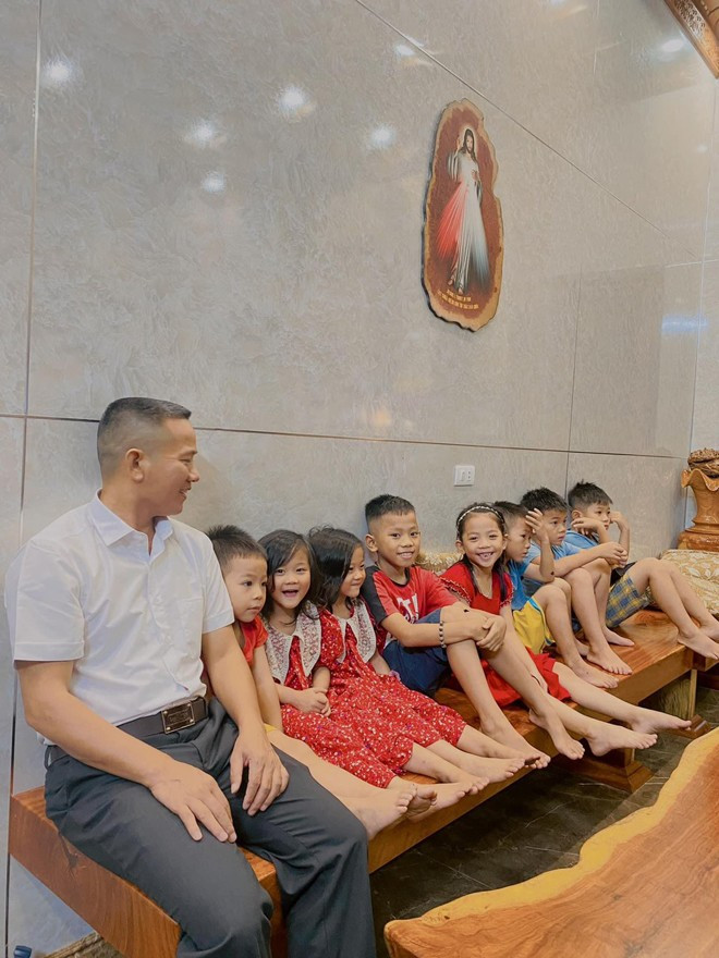 Anh Thịnh và các con cháu