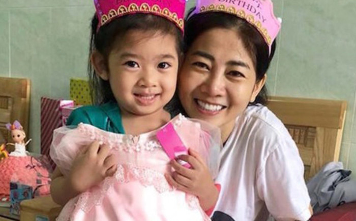 Con gái được bảo mẫu chăm sóc ra sao sau khi Mai Phương qua đời? Ảnh 2
