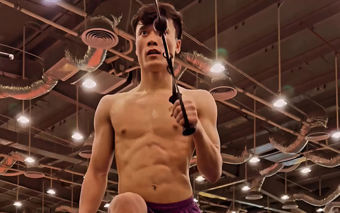 Thủ môn Bùi Tiến Dũng cơ bắp cuồn cuộn như Ronaldo: Từ kinh ngạc đến chuyên nghiệp Ảnh 2