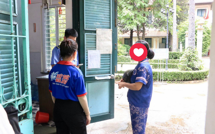 Con mất liên lạc trước giờ thi Toán, phụ huynh hốt hoảng tìm kiếm được TNV hỗ trợ nhiệt tình Ảnh 2