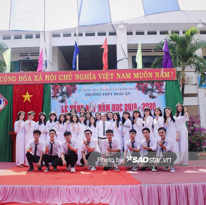 Ý Nhi luôn đạt thành tích cao khi còn đi học