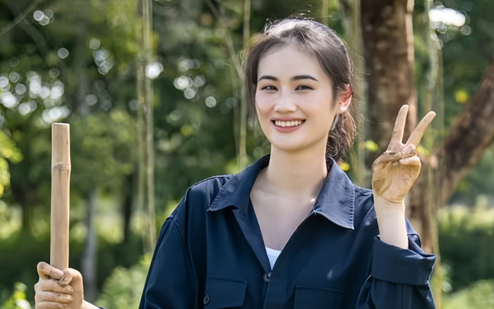 Bố Hoa hậu Ý Nhi giàu cỡ nào? Ảnh 2