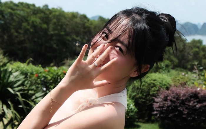 MC Quỳnh Chi bất ngờ được bạn trai cầu hôn, danh tính chồng sắp cưới gây tò mò Ảnh 2