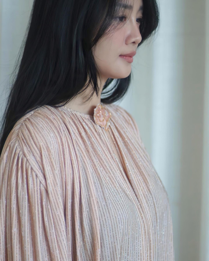 Ở tuổi 38, Quỳnh Chi vẫn xinh đẹp ngời ngời.