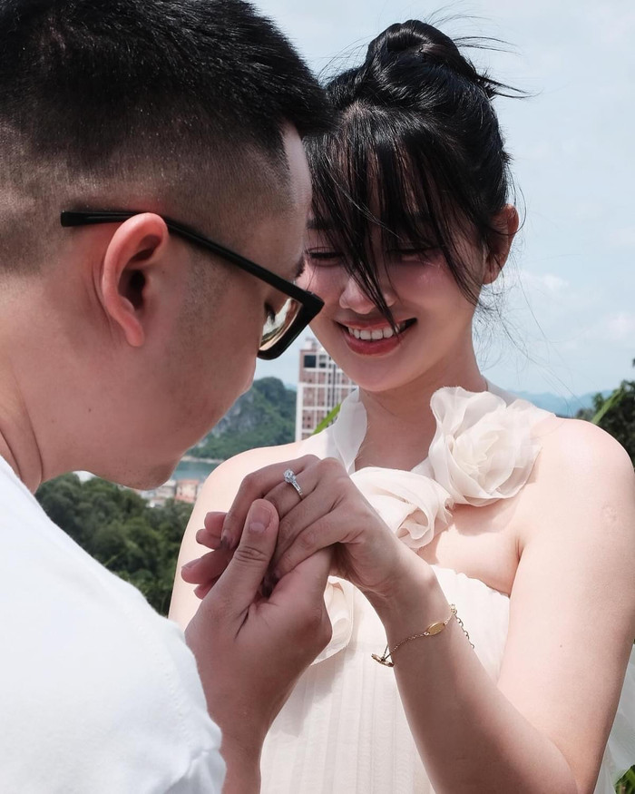 Bạn bè, người thân đều dành những lời chúc mừng cho nữ MC trong ngày vui.