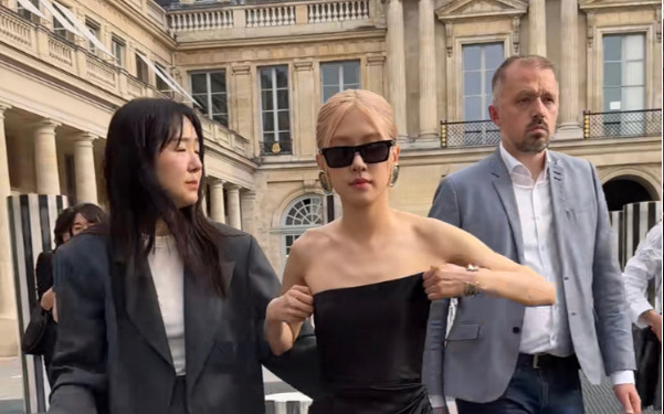 Rosé (Blackpink) gây lo lắng với thân hình gầy gò đáng báo động Ảnh 2