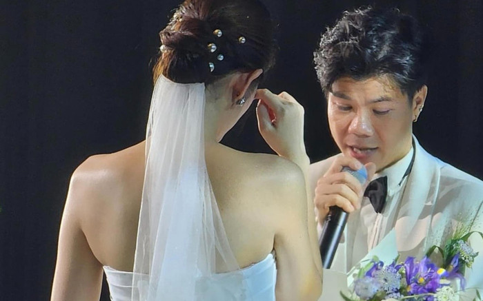 Đinh Mạnh Ninh bật khóc trong đám cưới, dàn sao Vbiz rộn ràng tới chung vui Ảnh 2