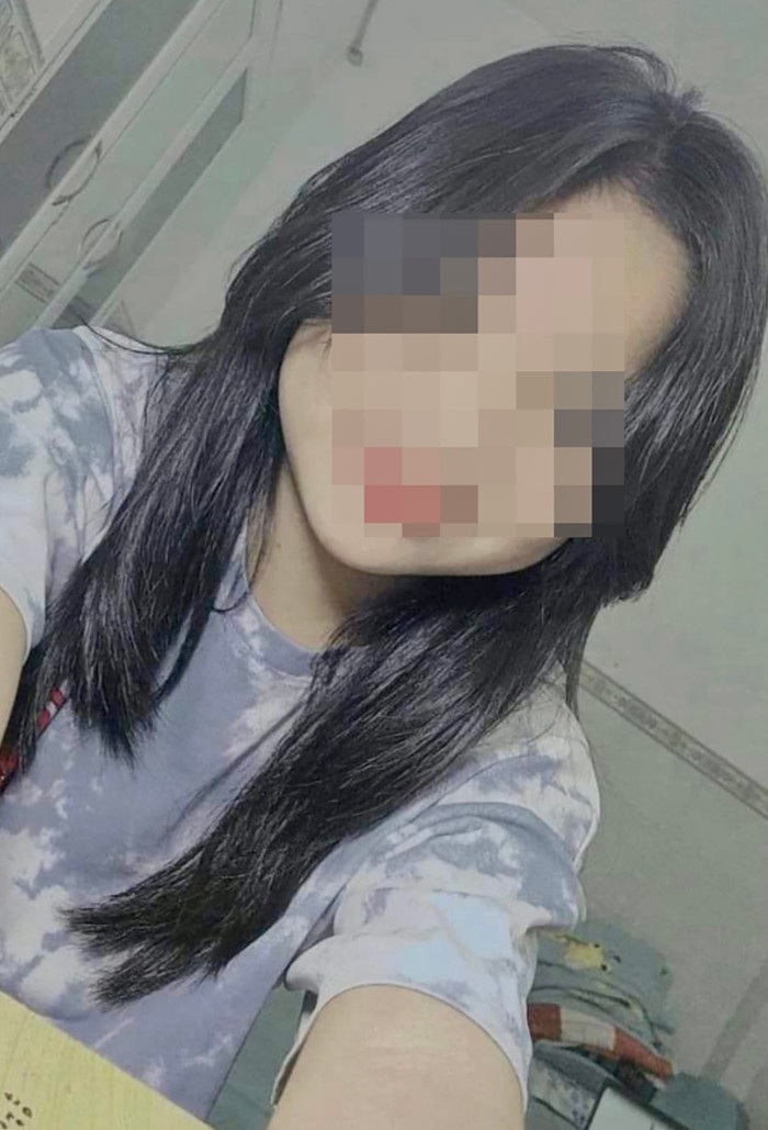 Trong khi người mẹ ròng rã tìm con gái mất liên lạc nhiều ngày nhưng bé lại ở một địa điểm 'bất ngờ'.