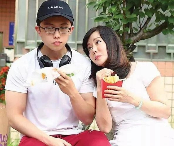 Cách dạy dỗ lệch lạc của Địch Oanh đã khiến con trai lầm lỗi.