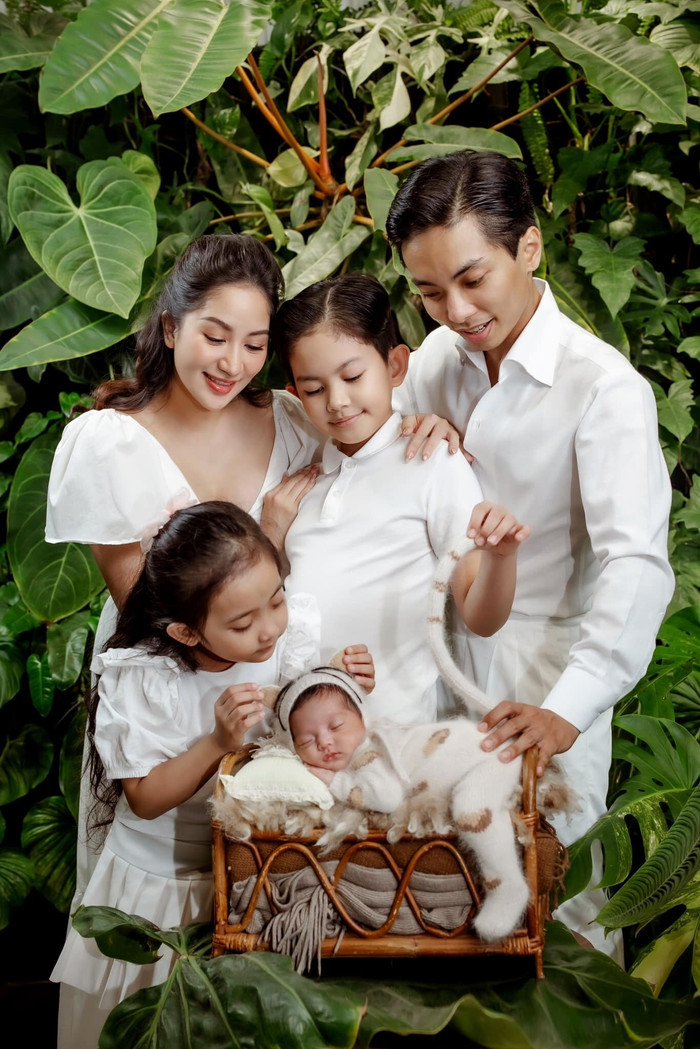 Tổ ấm nhỏ viên mãn của Khánh Thi - Phan Hiển.