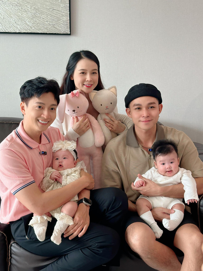 Ngô Kiến Huy, Jun Phạm đến thăm mẹ con của Sam. 