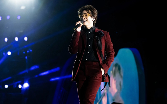 Hà Anh Tuấn tụt huyết áp khi đang hát, suýt ngã trên sân khấu Ảnh 2