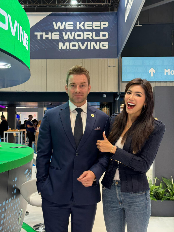 Sau khi kết hôn, Minh Tú thoải mái chia sẻ cuộc sống hôn nhân bên cạnh chồng. 