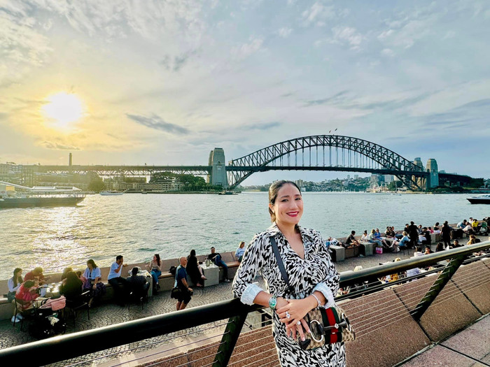 Cát Tường tận hưởng cuộc sống độc thân êm ấm, ổn định. Cô có nhiều niềm vui khi phát triển sự nghiệp hoạt động nghệ thuật, bán hàng online, chăm sóc con gái và đi chơi với bạn bè. Ảnh: FBNV