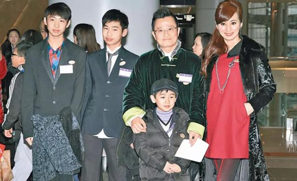 17 năm chung sống trong cuộc hôn nhân bi kịch, La Lâm quyết định ly hôn ông xã đại gia.