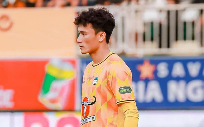 Thủ môn Bùi Tiến Dũng chơi xuất thần giúp LPB HAGL trụ hạng siêu kịch tính Ảnh 2