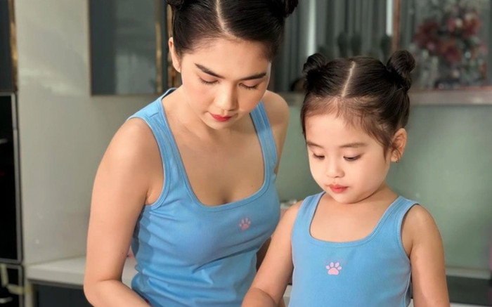 'Con gái' Ngọc Trinh yêu thương, quan tâm mẹ thế nào? Ảnh 2