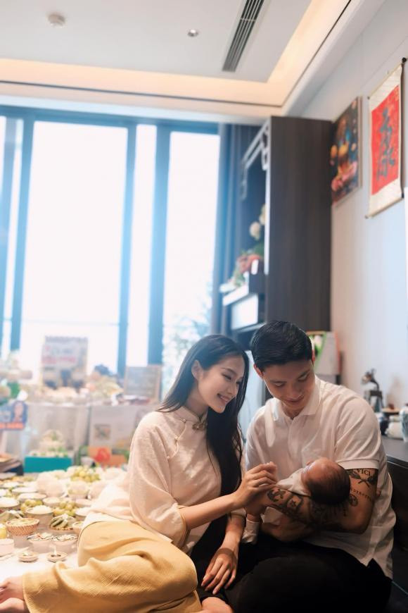 Gia đình Đoàn Văn Hậu hạnh phúc đón thêm thành viên mới.