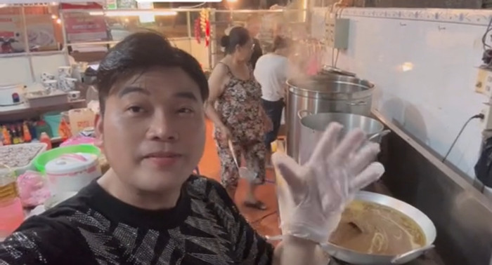 Ca sĩ Khánh Bình mở quán phở ở Bình Chánh, TP HCM.